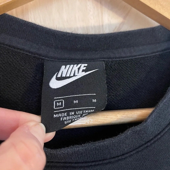 Nike Sportswear Sz MEDIUM Print-Logo swoop Cropped Sweatshirt Black super cute! - Picture 6 of 7